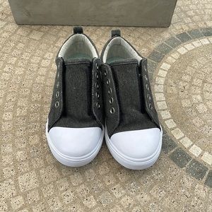 Cat and jack size 12 gently worn shoes